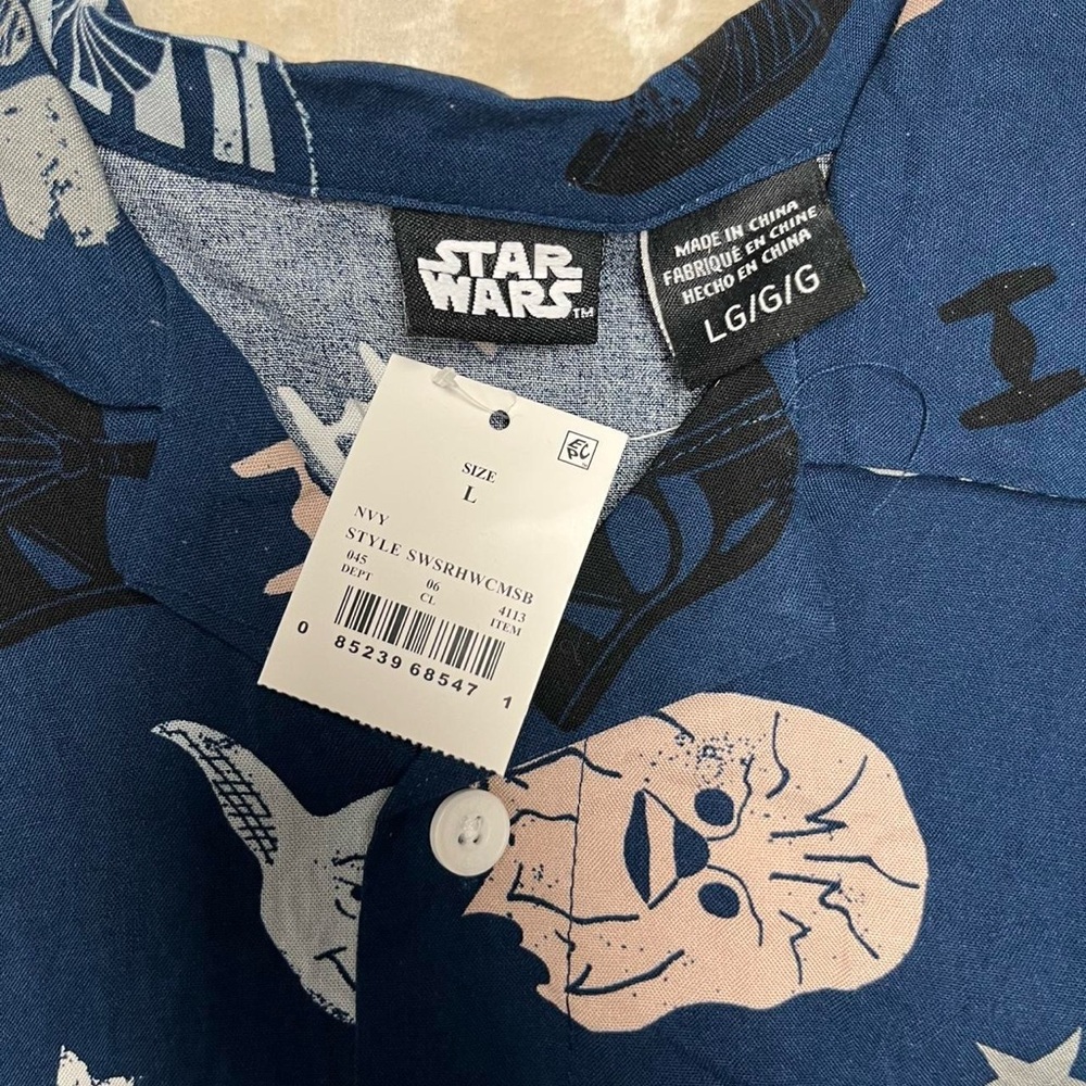 NWT Star Wars™ Short-Sleeve Button-Down Shirt – Navy, Size L (Men’s) - Picture 4 of 6